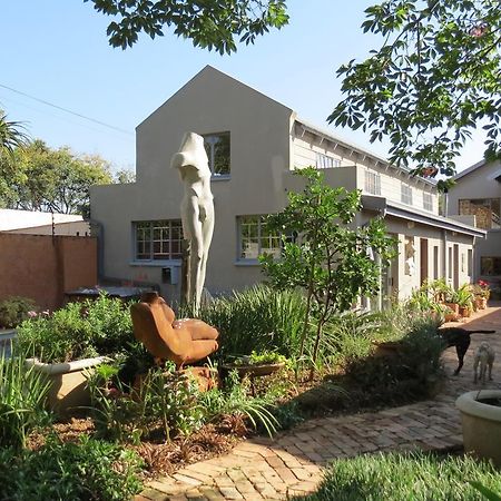 The Sculpture Yard 1 Apartment Pretoria Bagian luar foto