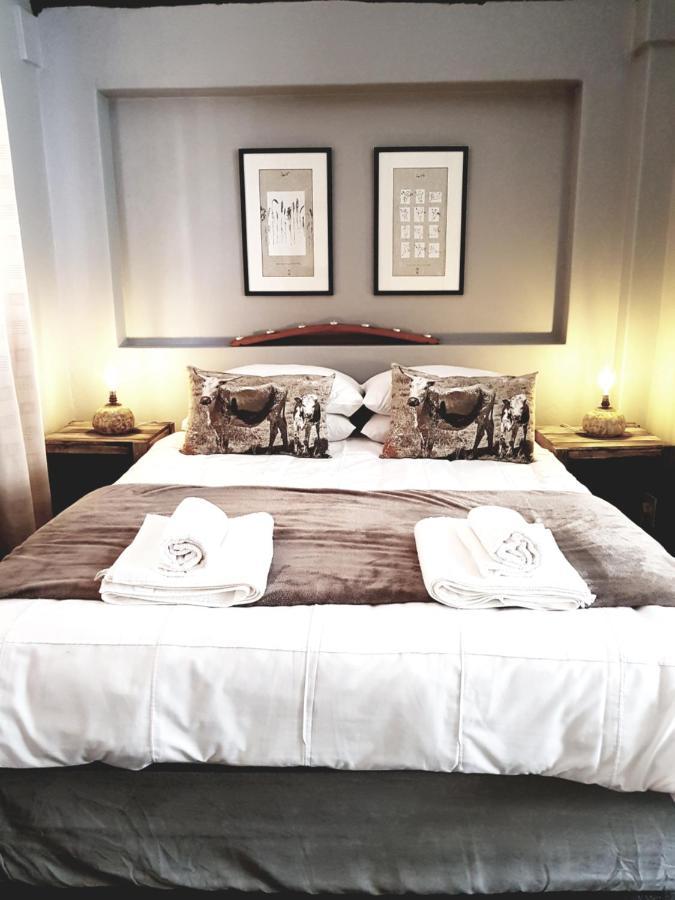 The Sculpture Yard 1 Apartment Pretoria Bagian luar foto