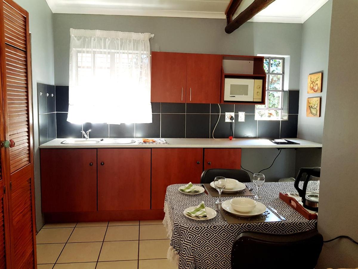The Sculpture Yard 1 Apartment Pretoria Bagian luar foto