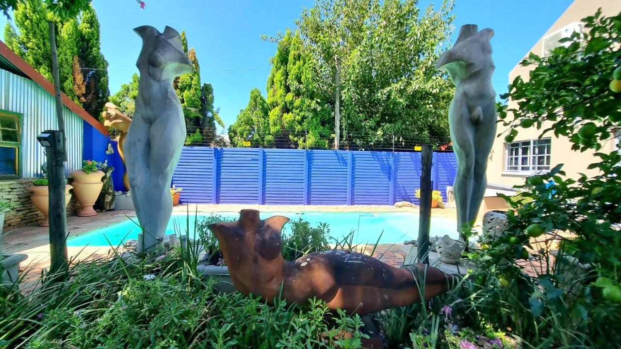 The Sculpture Yard 1 Apartment Pretoria Bagian luar foto