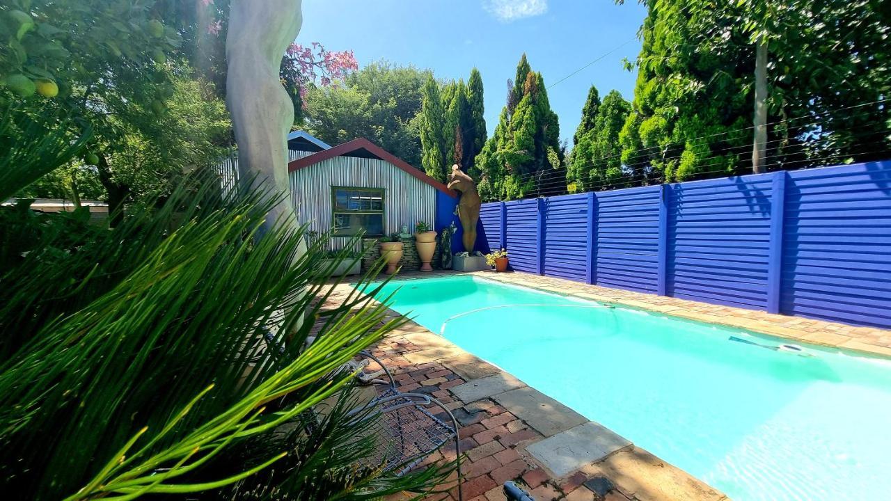 The Sculpture Yard 1 Apartment Pretoria Bagian luar foto