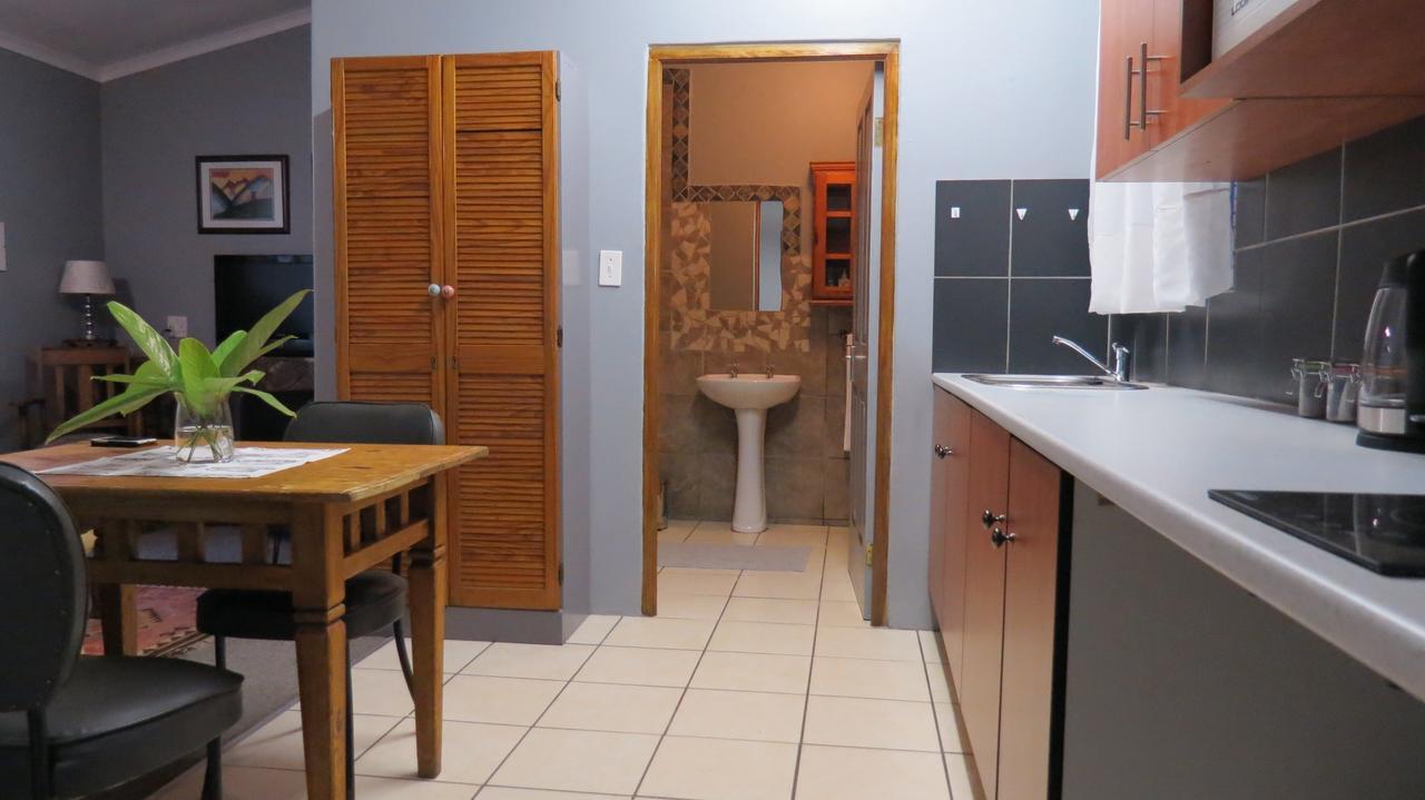 The Sculpture Yard 1 Apartment Pretoria Bagian luar foto