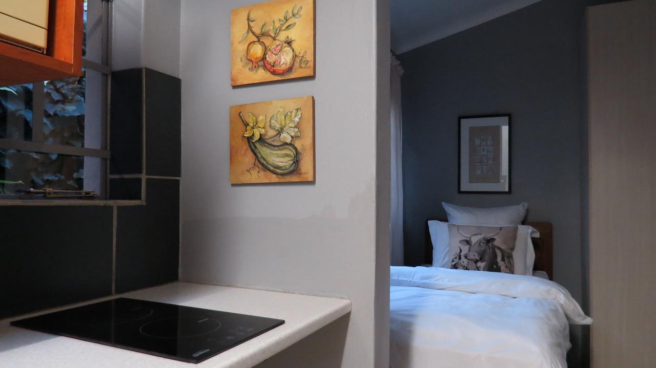 The Sculpture Yard 1 Apartment Pretoria Bagian luar foto