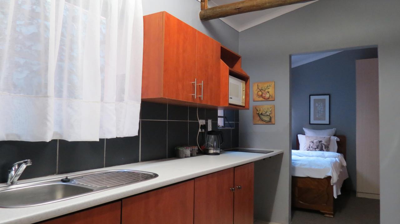 The Sculpture Yard 1 Apartment Pretoria Bagian luar foto