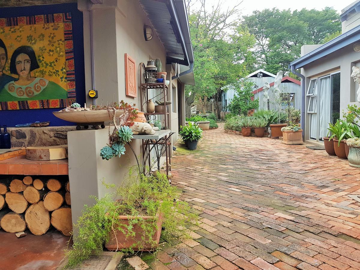 The Sculpture Yard 1 Apartment Pretoria Bagian luar foto