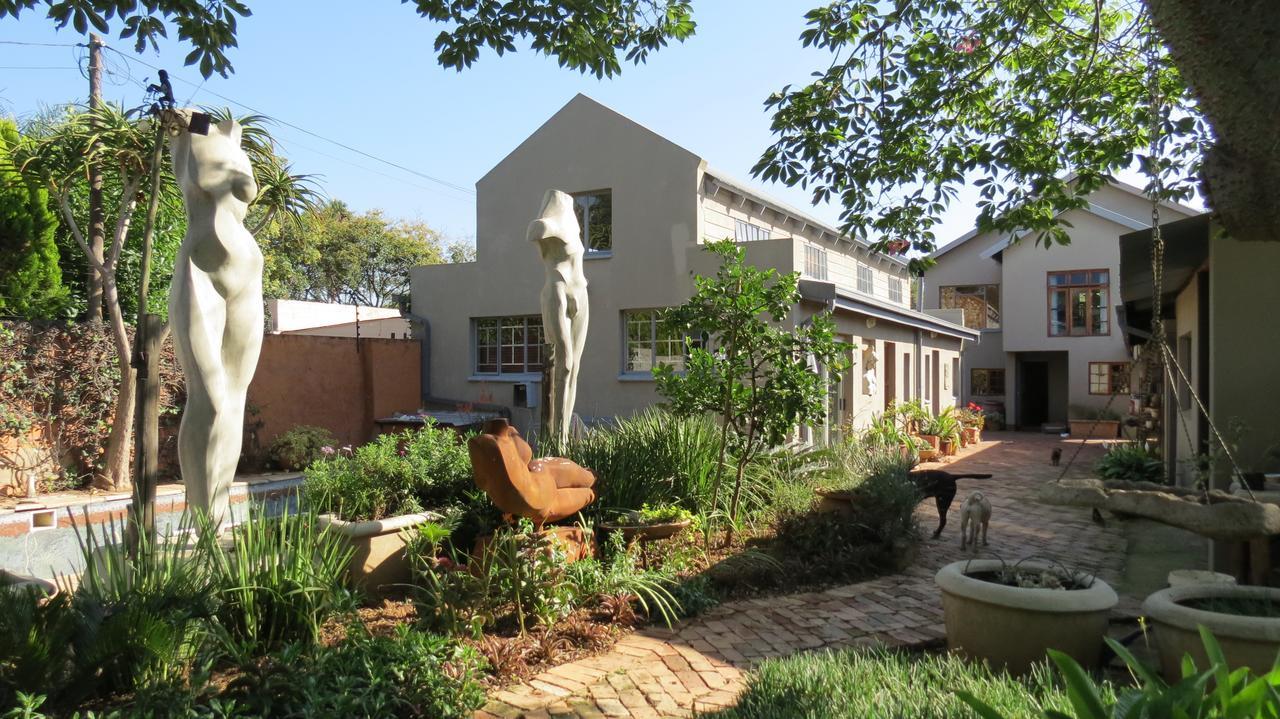 The Sculpture Yard 1 Apartment Pretoria Bagian luar foto