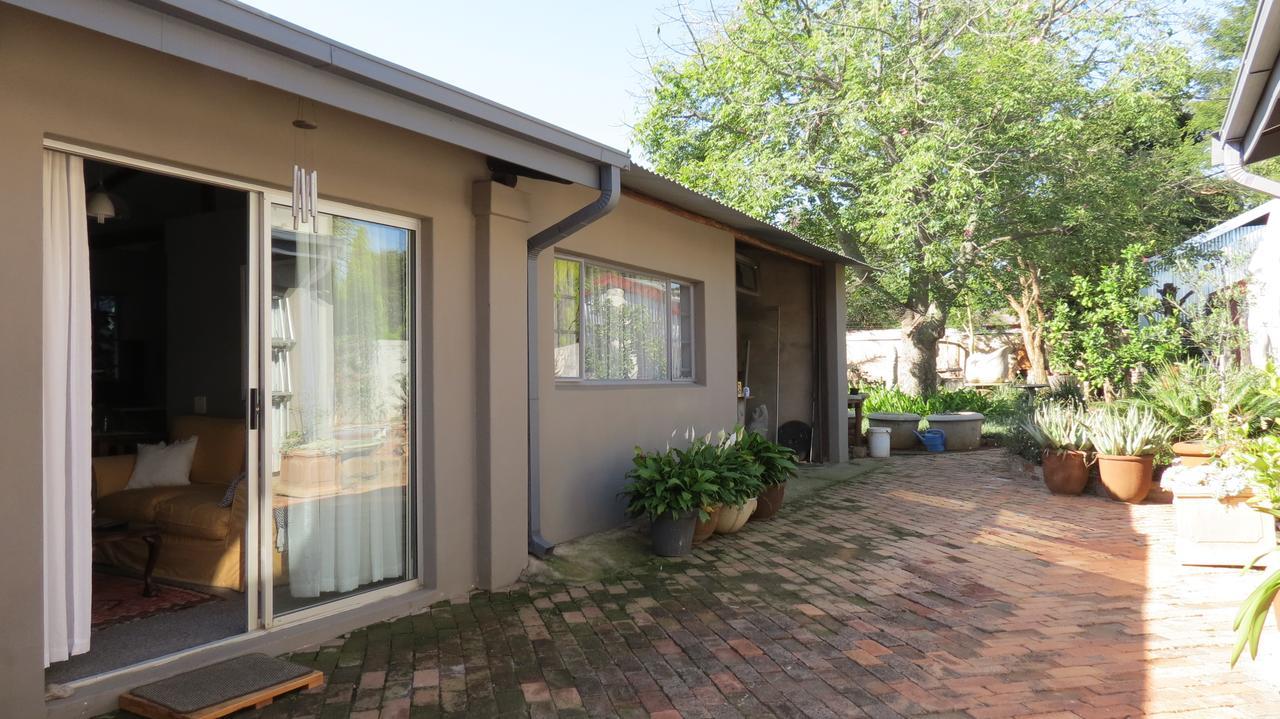 The Sculpture Yard 1 Apartment Pretoria Bagian luar foto