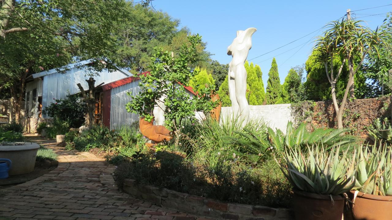 The Sculpture Yard 1 Apartment Pretoria Bagian luar foto