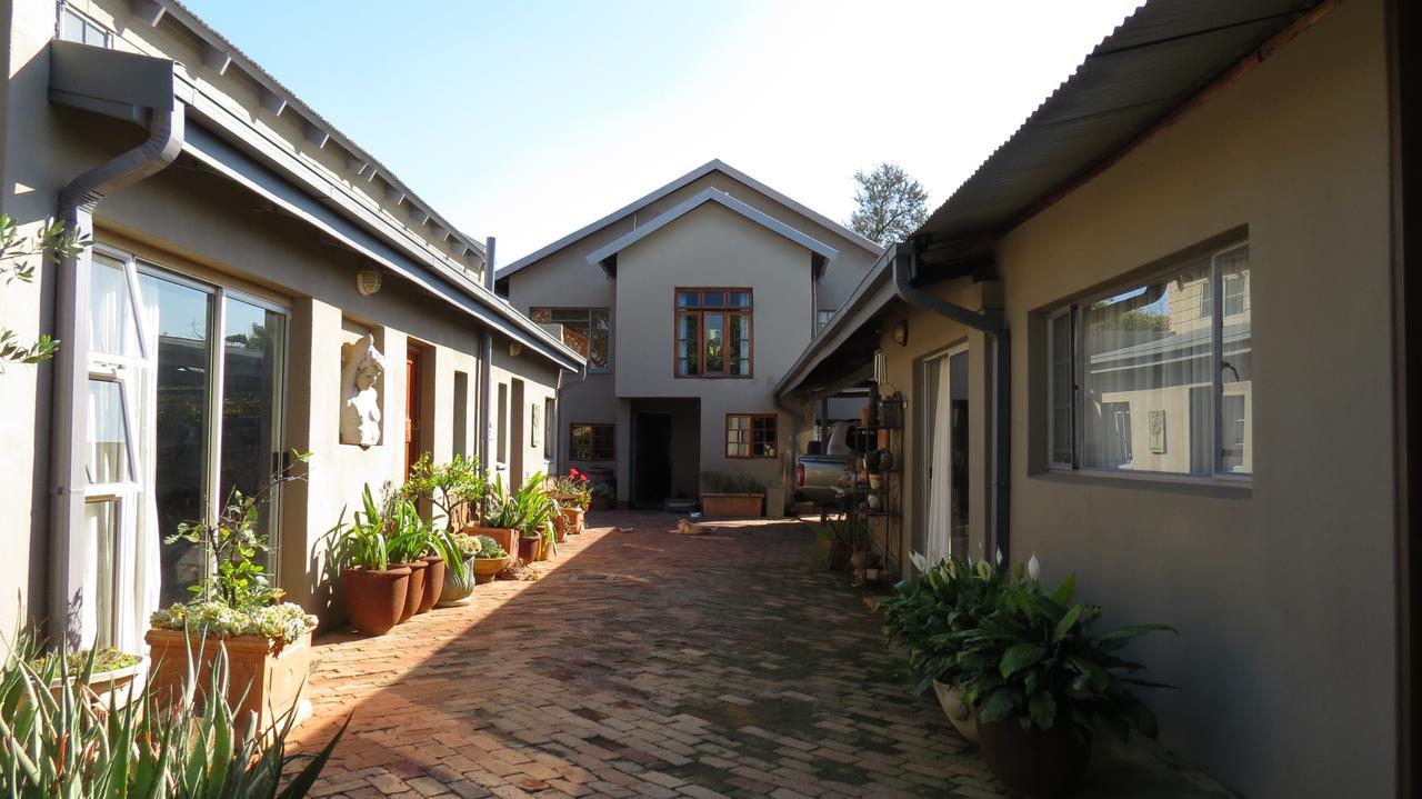 The Sculpture Yard 1 Apartment Pretoria Bagian luar foto