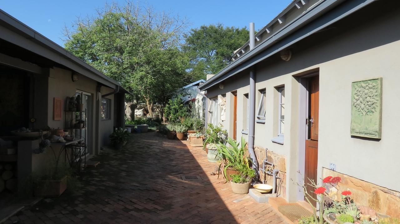 The Sculpture Yard 1 Apartment Pretoria Bagian luar foto