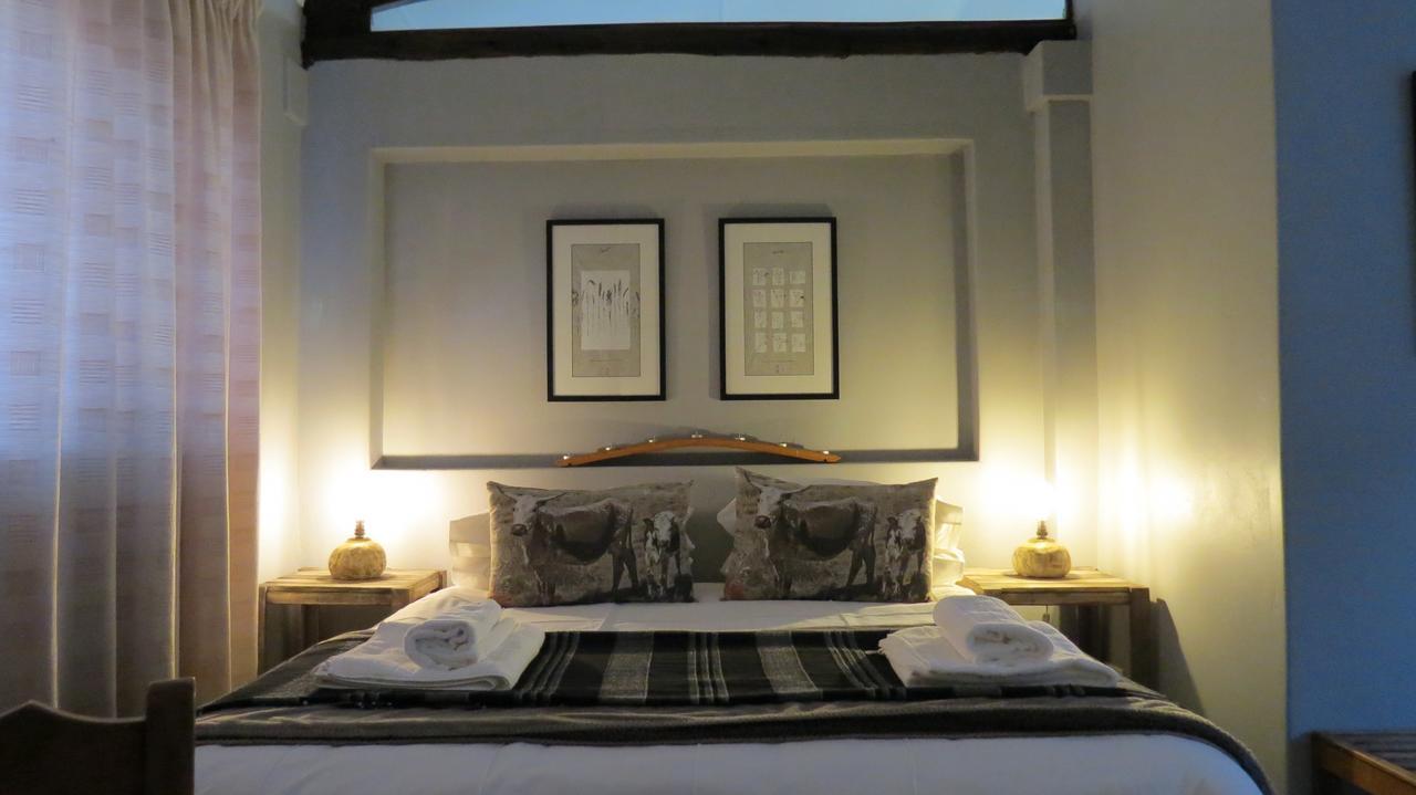 The Sculpture Yard 1 Apartment Pretoria Bagian luar foto