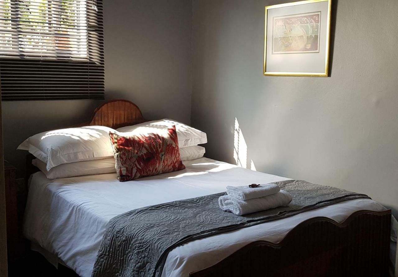 The Sculpture Yard 1 Apartment Pretoria Bagian luar foto