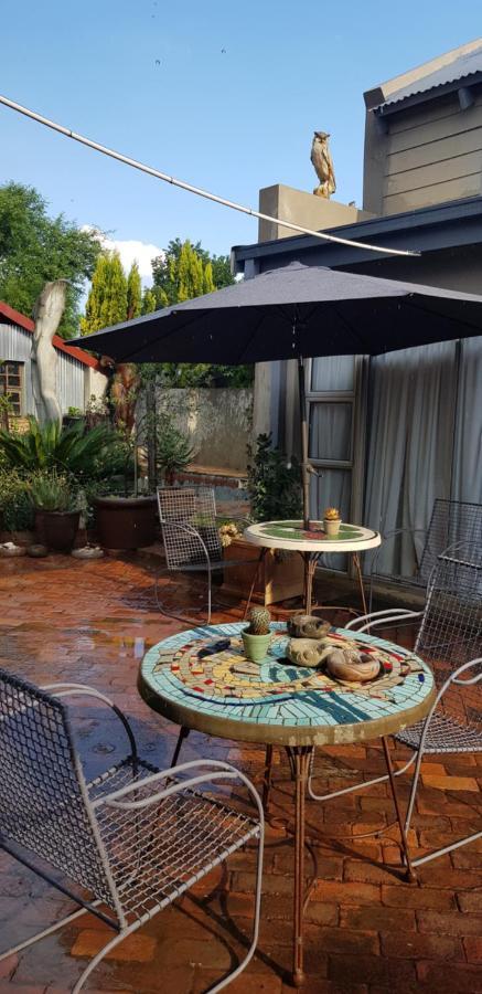 The Sculpture Yard 1 Apartment Pretoria Bagian luar foto