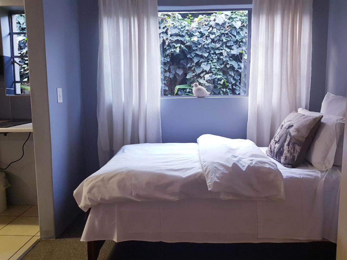 The Sculpture Yard 1 Apartment Pretoria Bagian luar foto